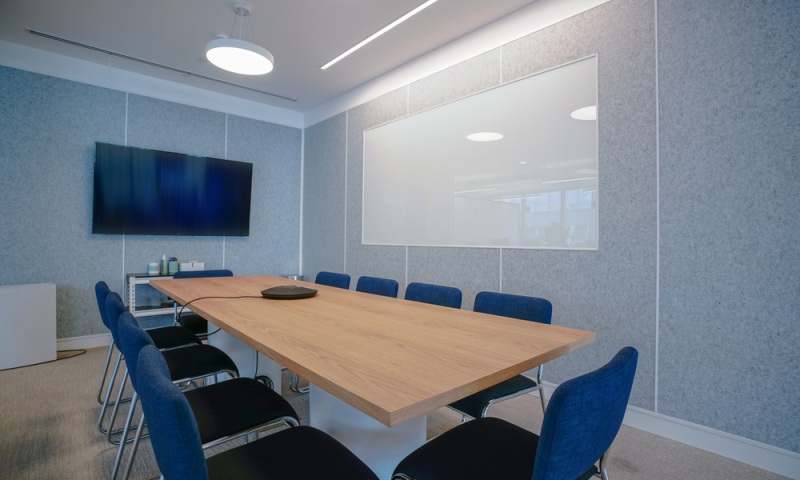 Lernen in angenehmer Atmosphäre – unsere modernen Schulungsräume fördern Konzentration und Lernerfolg.